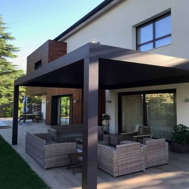 Bioclimatic Pergola in Canada